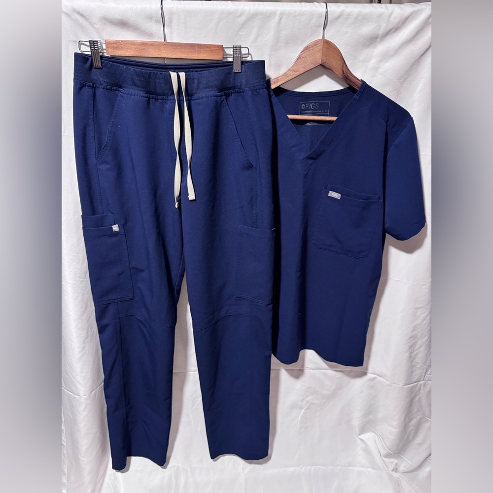 Figs Men's Navy Scrub Set